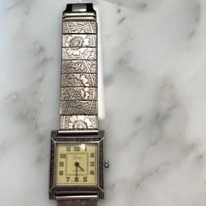 Antique inspired watch with floral engraving